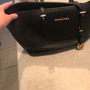 Extra large Michael Kors shoulder purse very excellent shape